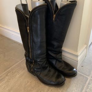 Zipper detail Black Leather Boots